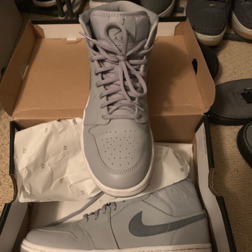 Jordan Nike Mens 1 Mid Wolf Grey - US Men 8.5 _NEW